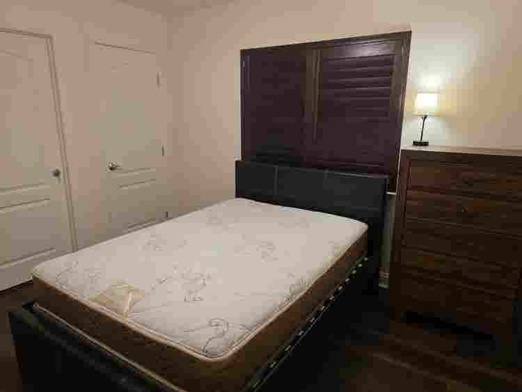 Priv room, pool, new floor/ paint