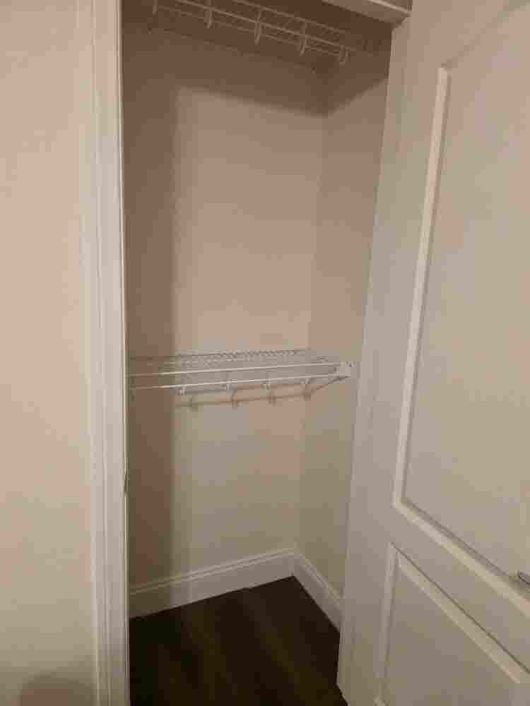 Priv room, pool, new floor/ paint