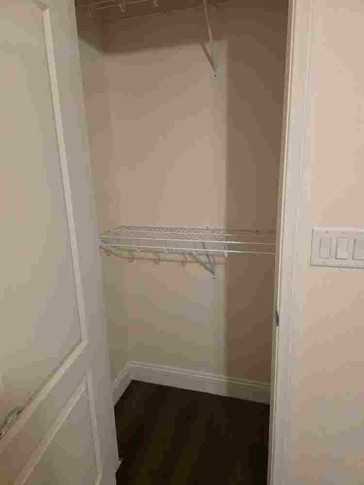 Priv room, pool, new floor/ paint