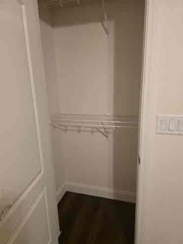 Priv room, pool, new floor/ paint