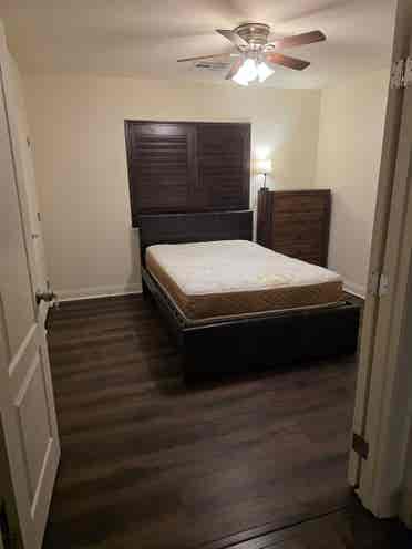 Priv room, pool, new floor/ paint