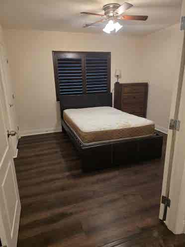 Priv room, pool, new floor/ paint