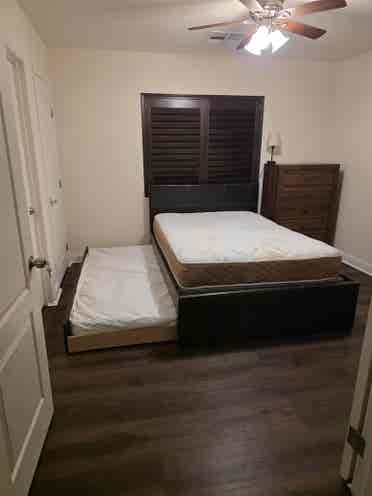 Priv room, pool, new floor/ paint