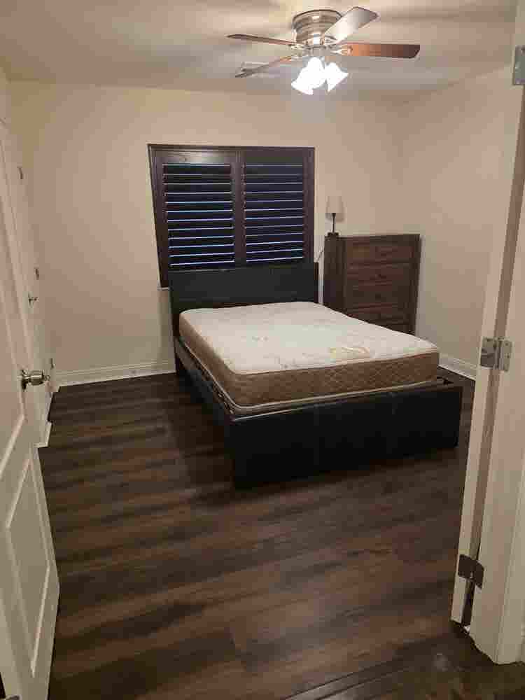 Priv room, pool, new floor/ paint