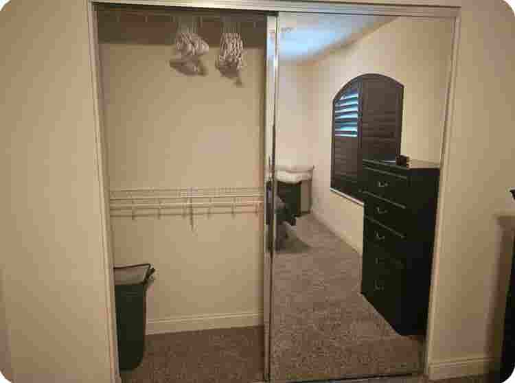 Priv room, pool, new floor/ paint