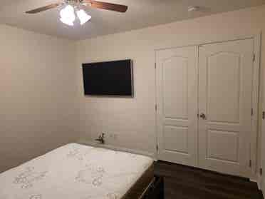 Priv room, pool, new floor/ paint