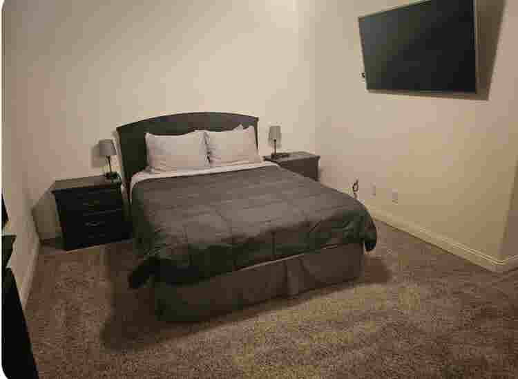 Priv room, pool, new floor/ paint