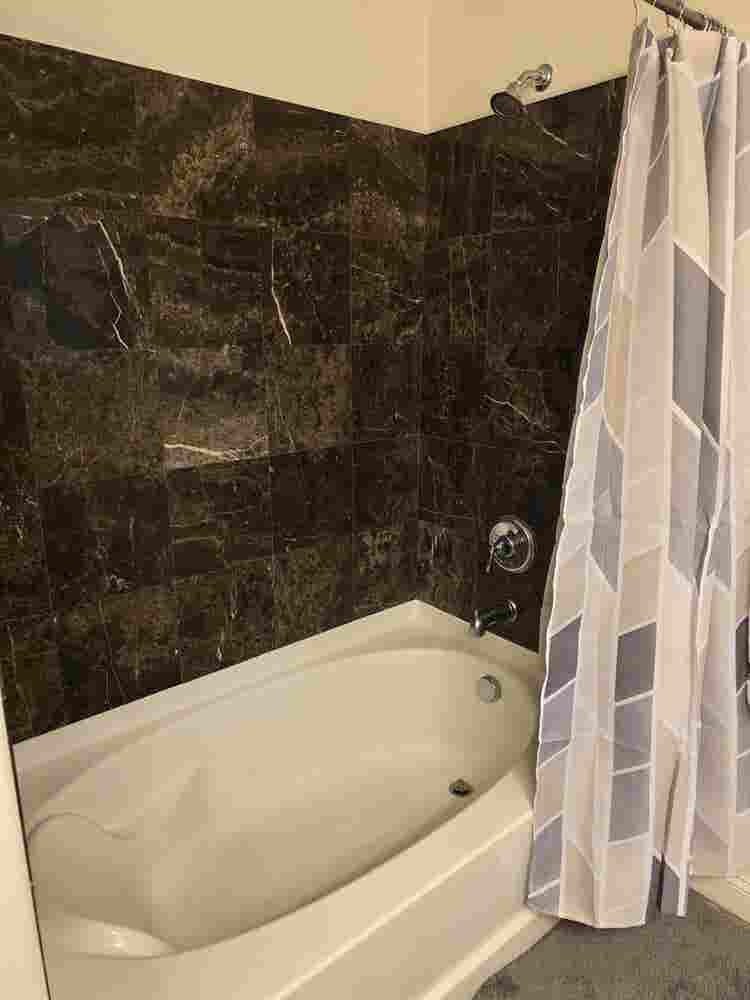 Priv room, pool, new floor/ paint
