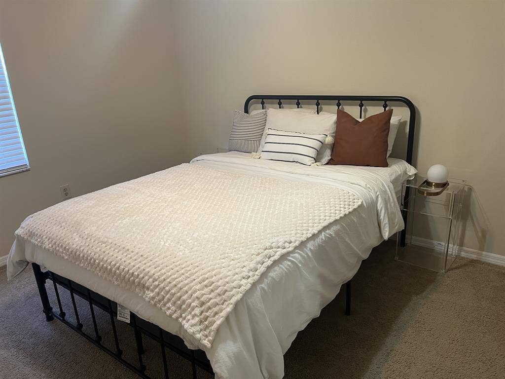 Clean Cozy Room in Lakeland, FL