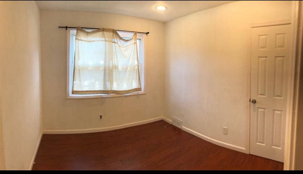 TAKEN
Medium room