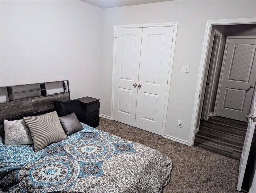 Looking for a female roommate