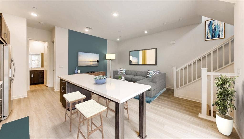 Master Room w/ Private Bathroom !