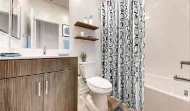Master Room w/ Private Bathroom !