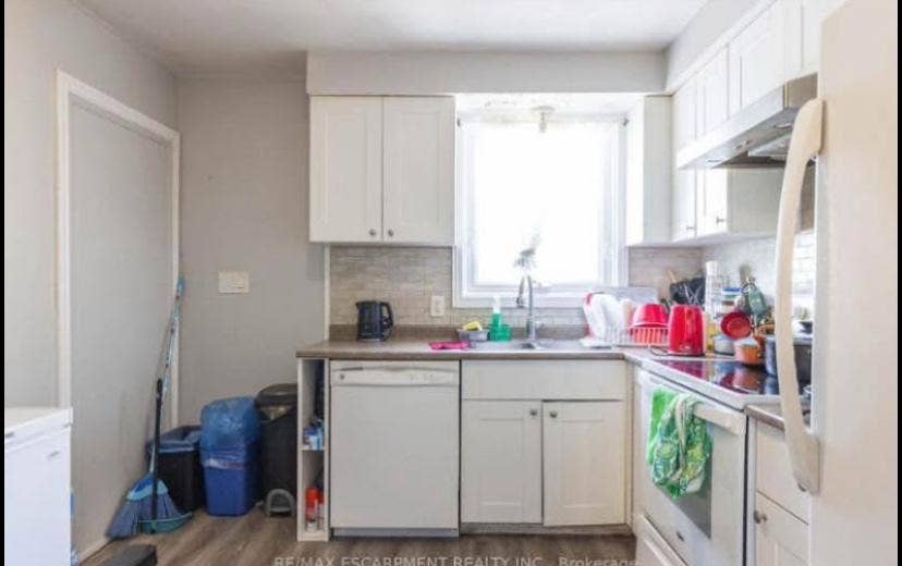 Room for rent starting May