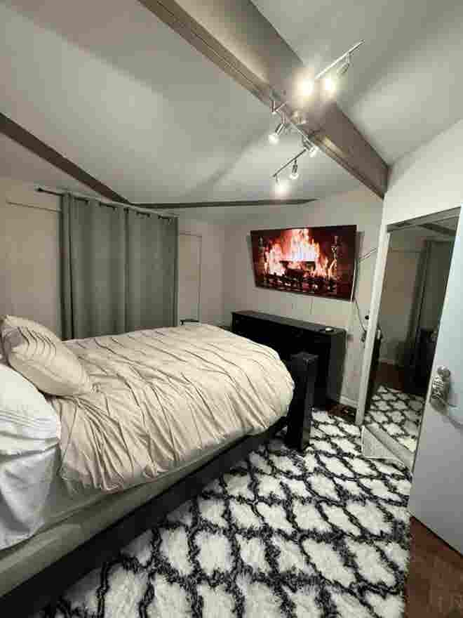 Furnished Room (Utilities Included)