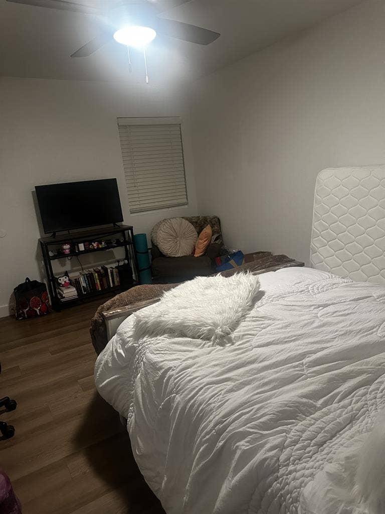 Large bedroom with townhouse