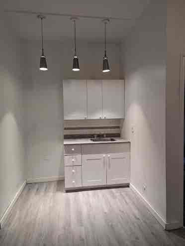 1 Bedroom Apartment/Private Laundry