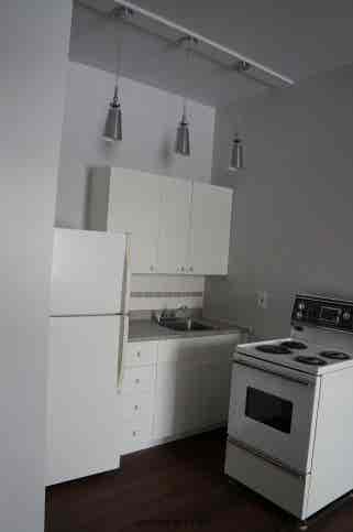 1 Bedroom Apartment/Private Laundry