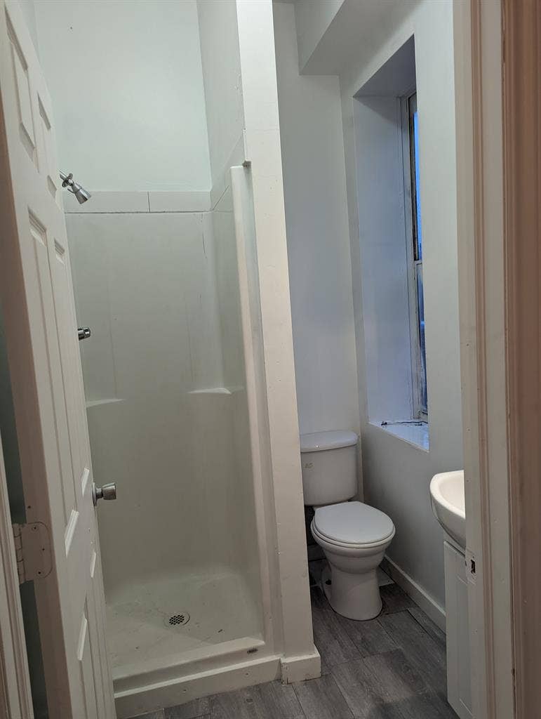 1 Bedroom Apartment/Private Laundry