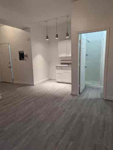 1 Bedroom Apartment/Private Laundry