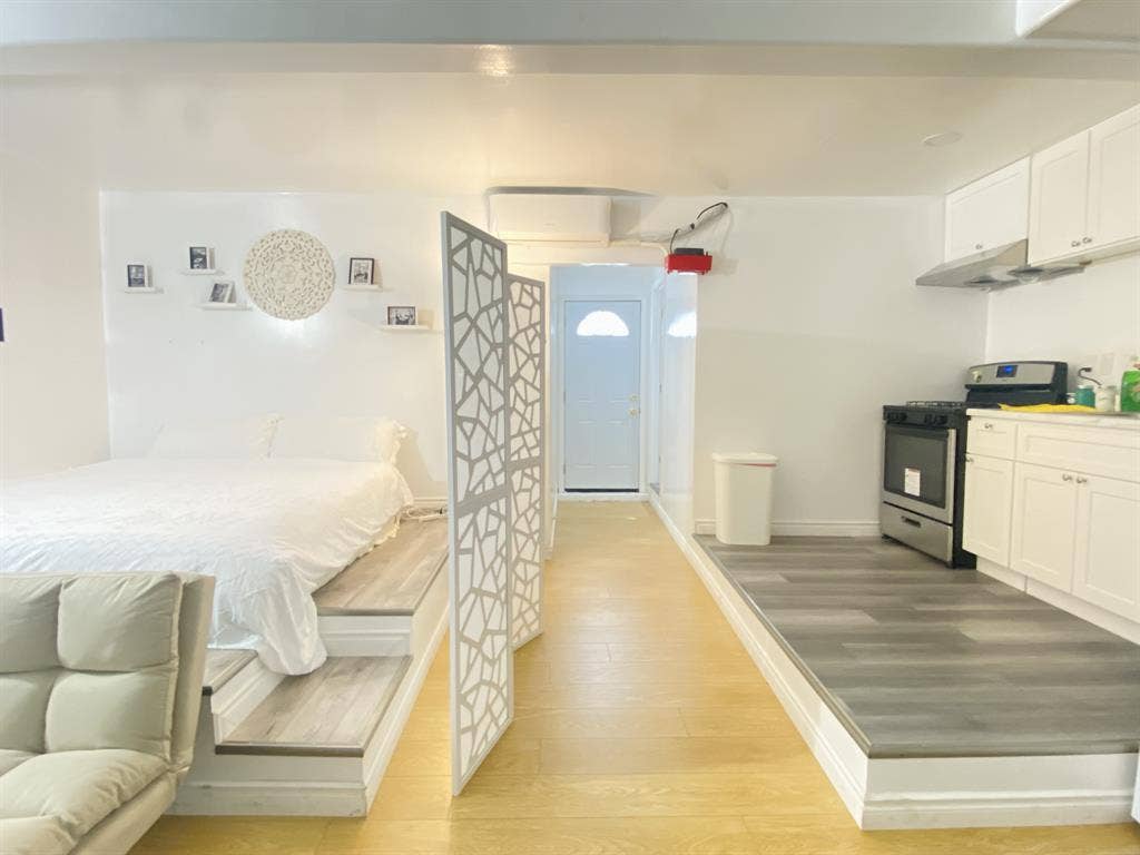 Warm Studio Full Furnished