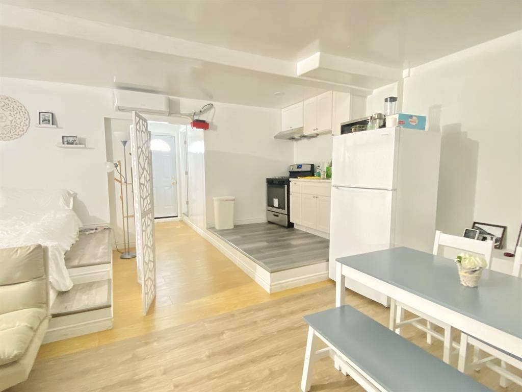 Warm Studio Full Furnished