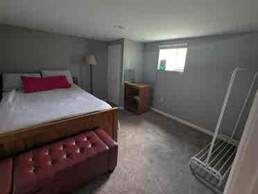 Basement Bedroom w/ Den & full bath