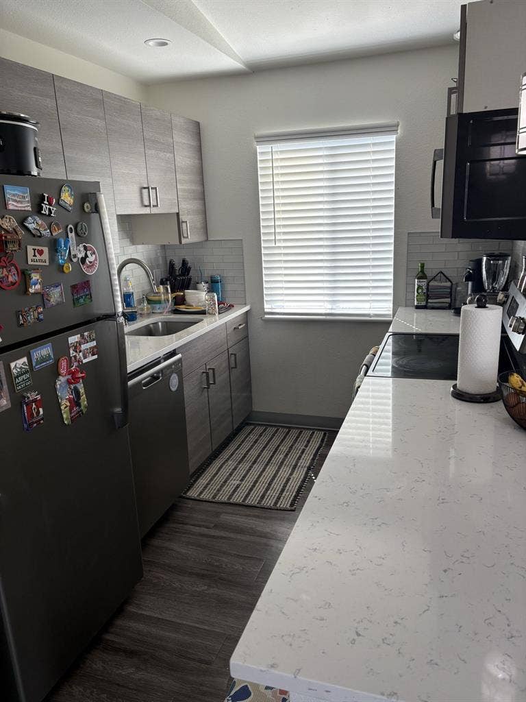 Seeking female roommate b