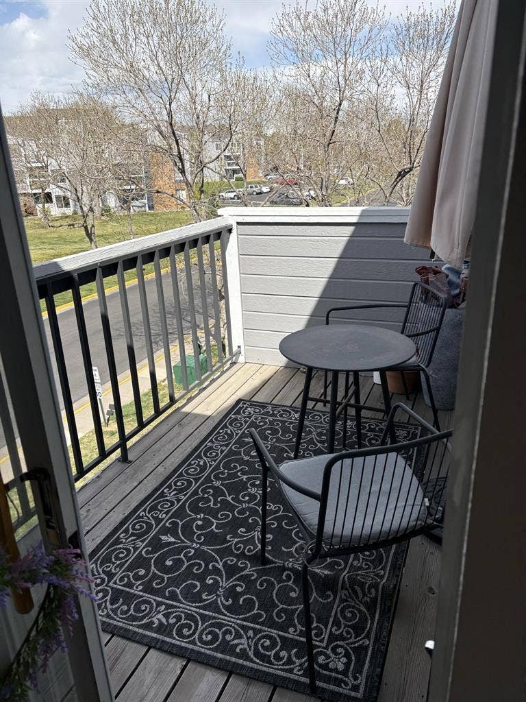 Seeking female roommate b