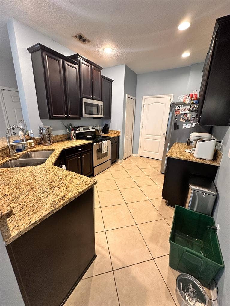 Looking for female roommate :)