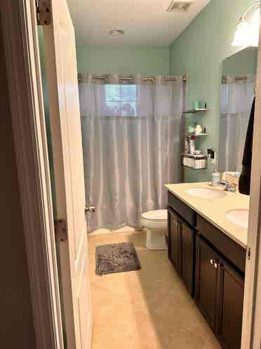Looking for female roommate :)
