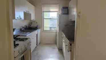 I'm looking for a female roommate.