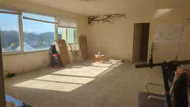 I'm looking for a female roommate.