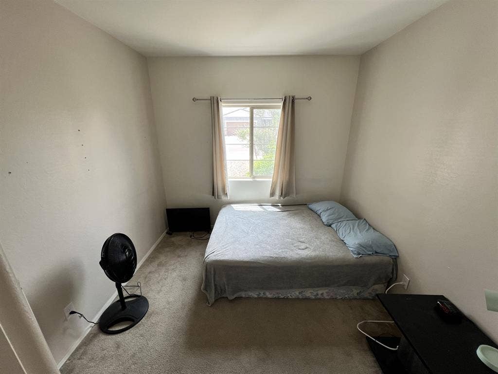 FURNISHED ROOM / UTILITIES INCLUDED