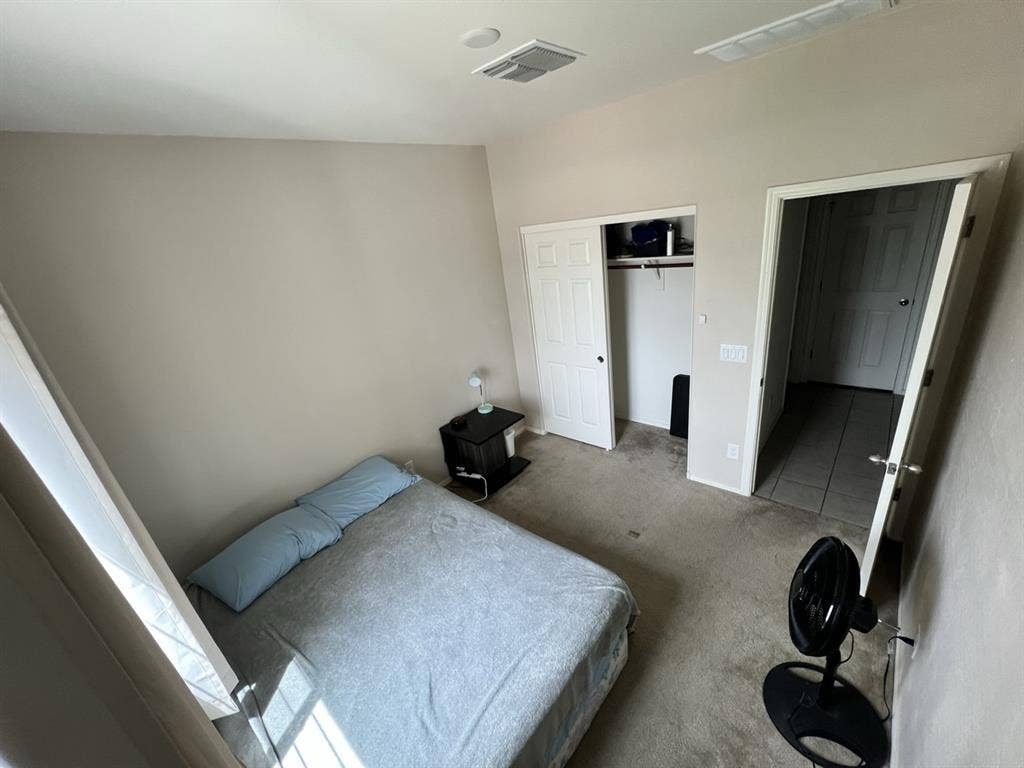 FURNISHED ROOM / UTILITIES INCLUDED