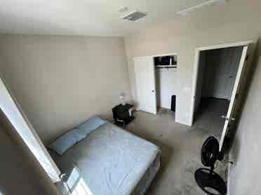 FURNISHED ROOM / UTILITIES INCLUDED