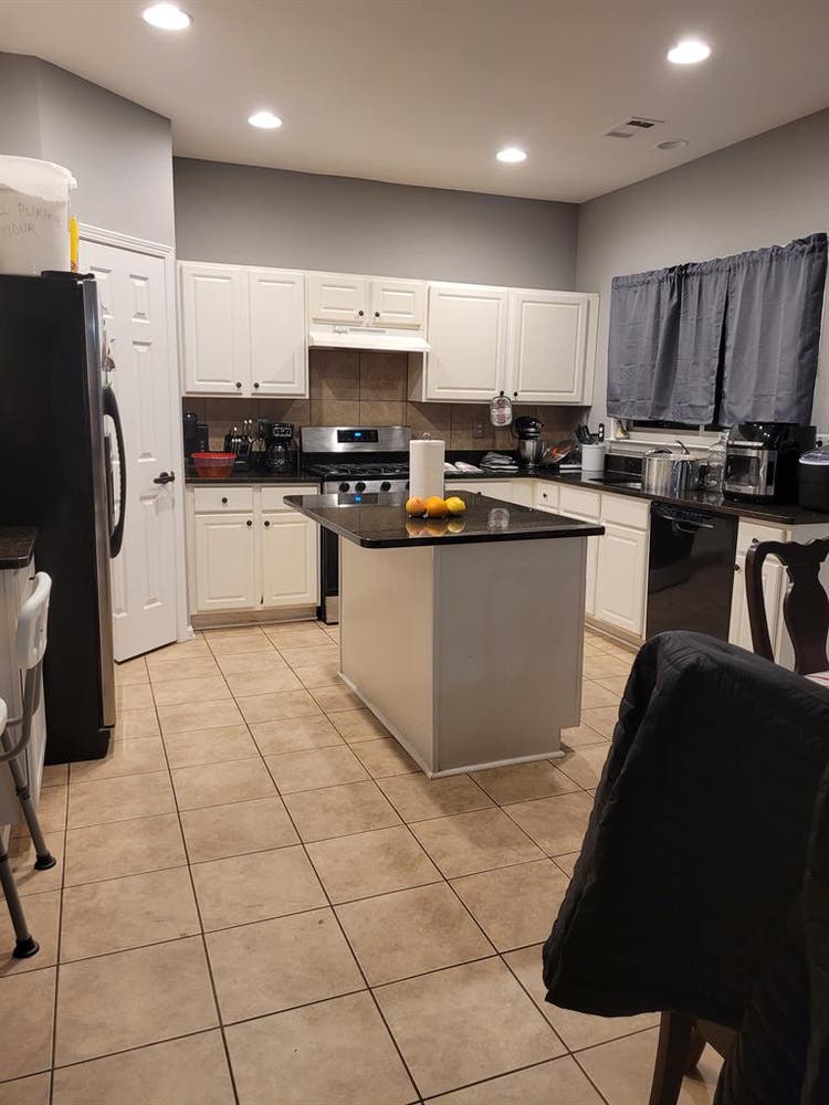 Large Room 4 Rent (Safe) - Kennesaw