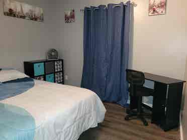 Large Room 4 Rent (Safe) - Kennesaw