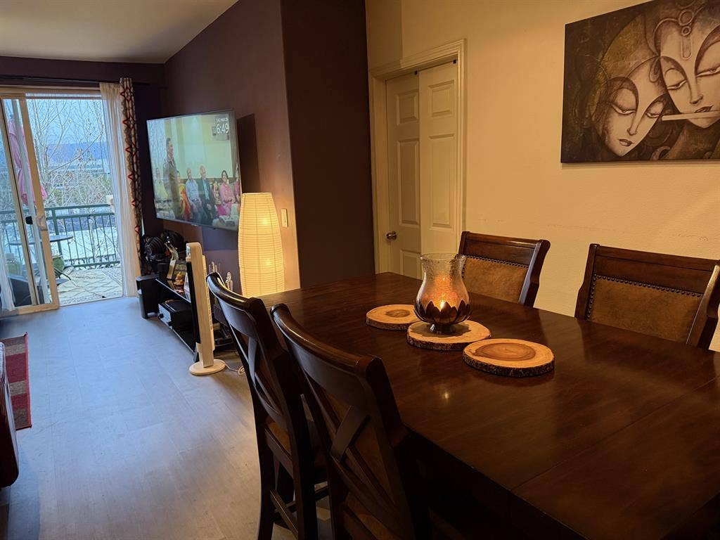 Furnished 2-bed apt in gated cmmty