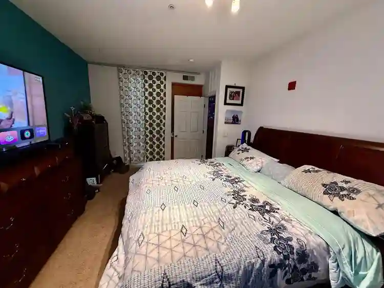 Furnished 2-bed apt in gated cmmty