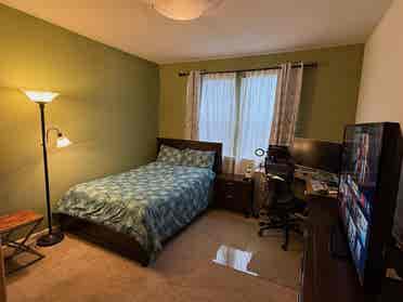 Furnished 2-bed apt in gated cmmty