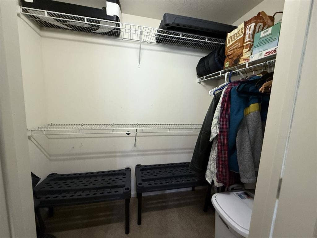 Furnished 2-bed apt in gated cmmty