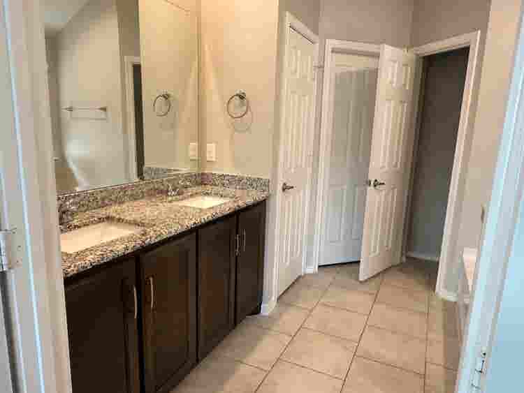 Private Master Bedroom & Bathroom