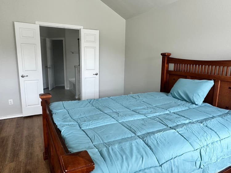 Private Master Bedroom & Bathroom