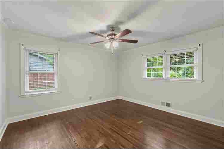 Affordable Room/Keyless entry/ Safe