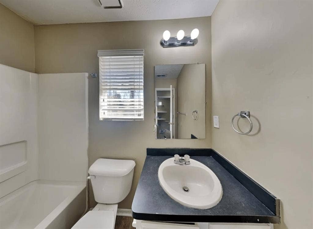 Spare bedroom in quiet neighborhood