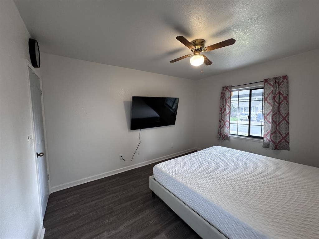 TWO PRIVATE ROOMS FOR RENT