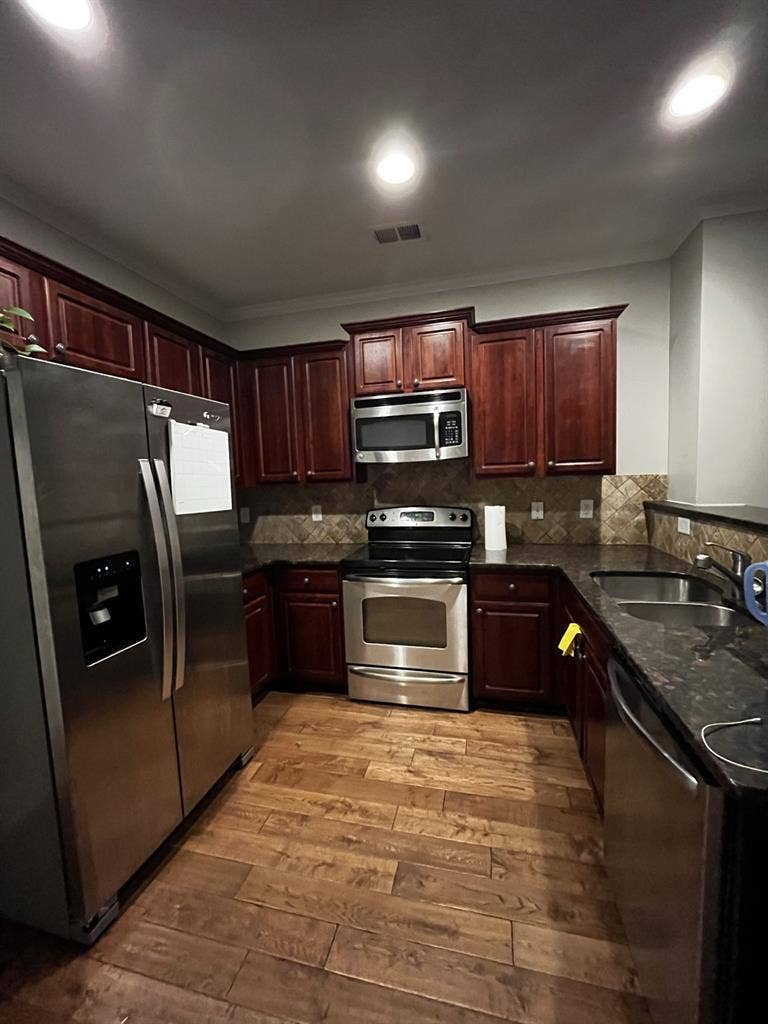 Room With a Vibe 🛋️ Pet Friendly!!