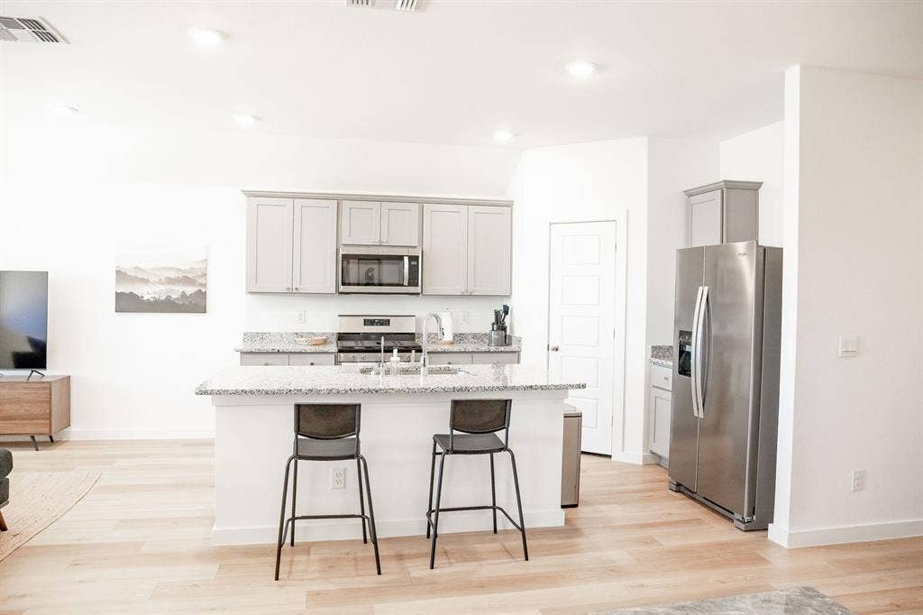 Fully Furnished !