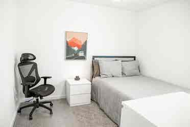 Fully Furnished !